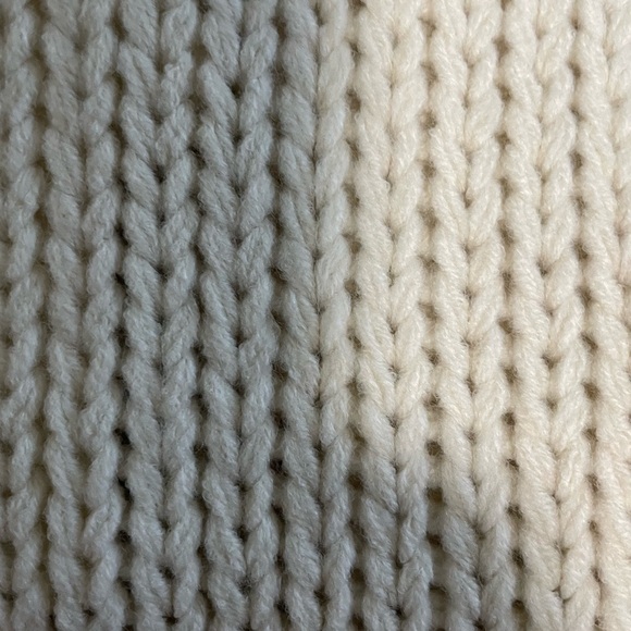 NWT Miracle Chunky Cable Knit Cowl Neck Sweater in Cream. Size S/M - Picture 5 of 7